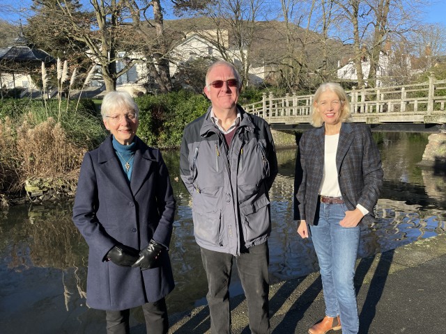 MHDC councillors next to the lower pond in Priory Park, Great Malvern.